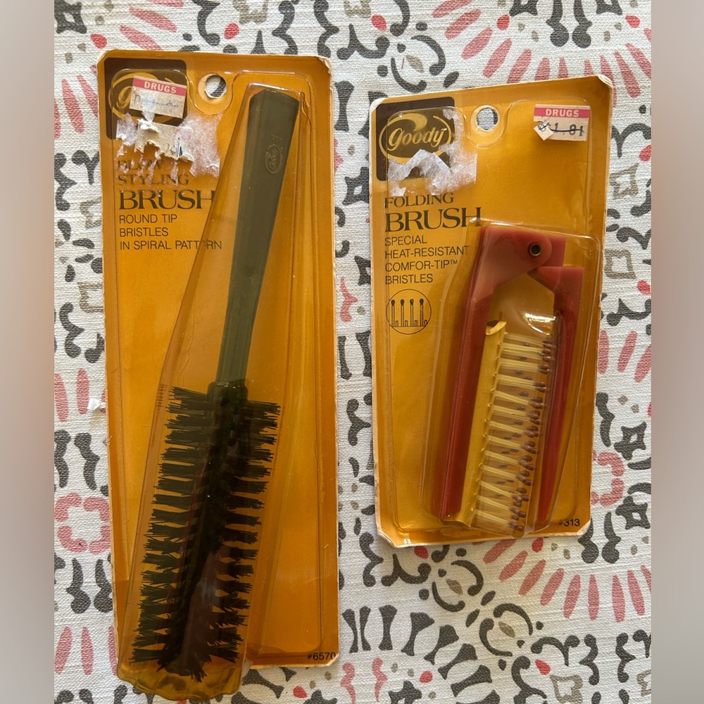 (2) Vintage Goody Folding & Round Styling Brushes 1982 Unopened
